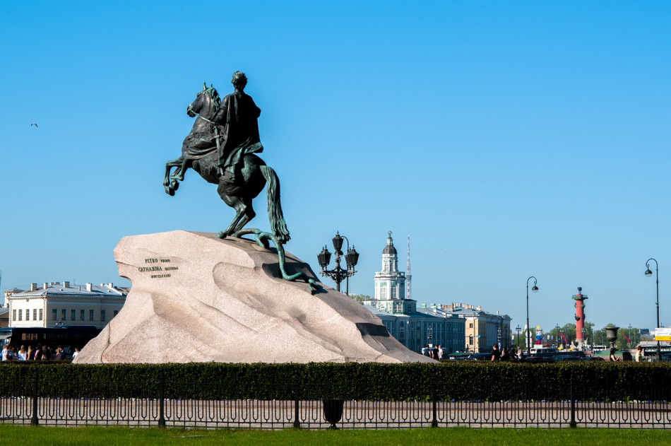 В Петербурге ужесточат контроль над экскурсоводами и гидами-переводчиками 